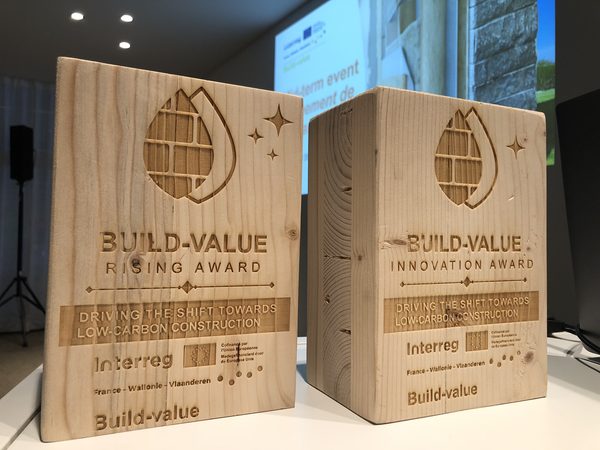 Une entreprise belge de construction bois-paille-terre remporte le Prix de l’innovation géo-biosourcée et une société agricole française gagne le Prix de l’Initiative prometteuse